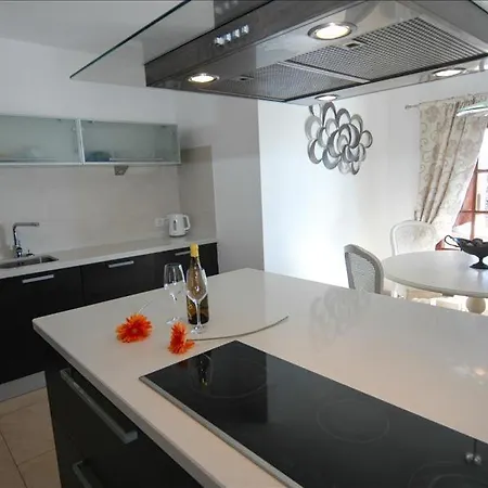 Vila Casa Los Mojones Dos - 4 Bedroom - Great Pool Area - Perfect For Families - Jacuzzi Puerto del Carmen (Lanzarote)