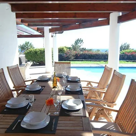 Casa Los Mojones Dos - 4 Bedroom - Great Pool Area - Perfect For Families - Jacuzzi Vila Puerto del Carmen (Lanzarote)