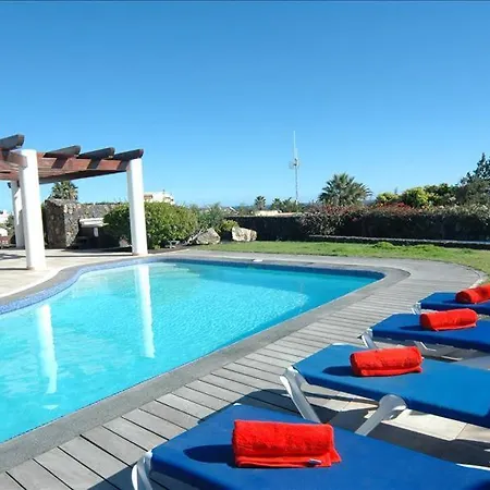 Casa Los Mojones Dos - 4 Bedroom - Great Pool Area - Perfect For Families - Jacuzzi Villa Puerto del Carmen (Lanzarote)