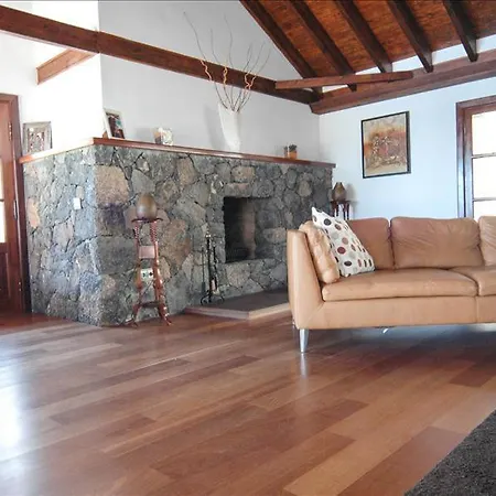 Casa Los Mojones Dos - 4 Bedroom - Great Pool Area - Perfect For Families - Jacuzzi Puerto del Carmen (Lanzarote)