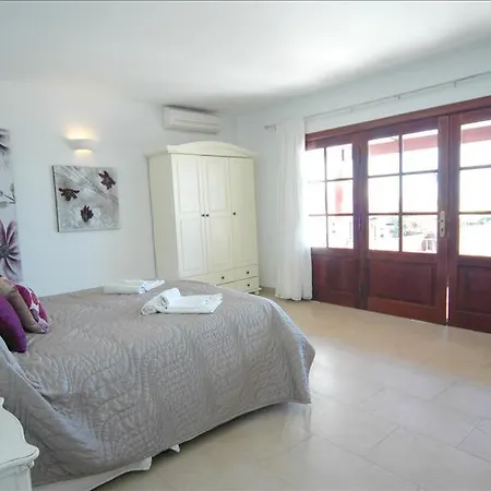 Casa Los Mojones Dos - 4 Bedroom - Great Pool Area - Perfect For Families - Jacuzzi Villa Puerto del Carmen (Lanzarote)
